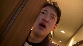 【五十路】お隣さんの主婦の弱みを握って強姦する青年のモザイクなし無修正エロ動画